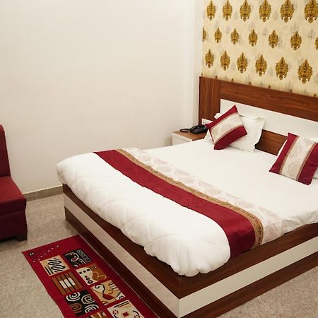 Hotel The Ramay Palace Ayodhya Exterior foto