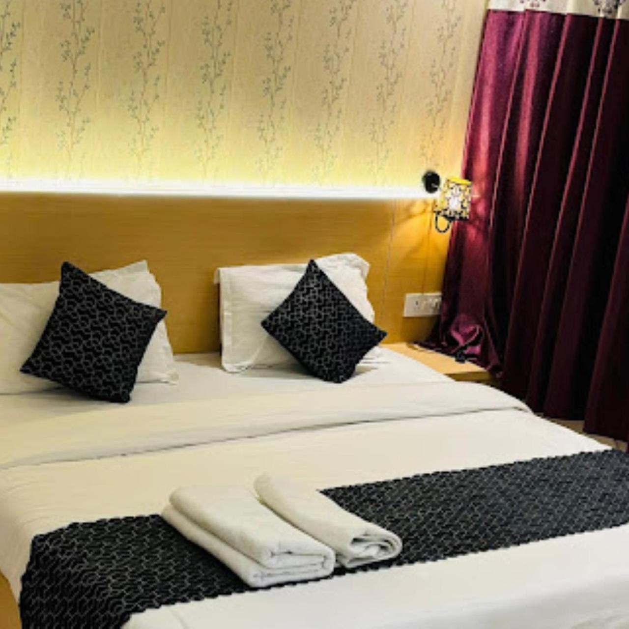 Hotel The Ramay Palace Ayodhya Exterior foto
